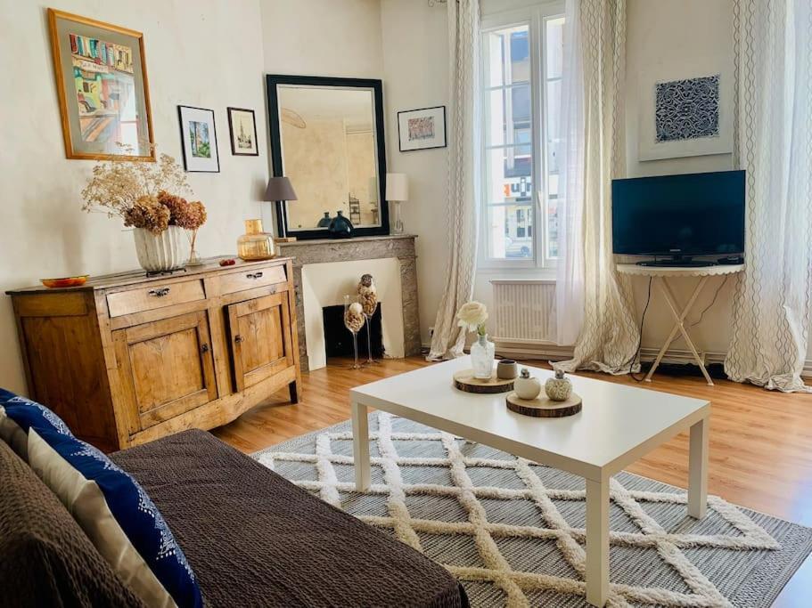 Maison De Au Coeur D'angouleme- 2 Chambres-wifi- Cosy - Ideal De 1 A 6 Personnes - Conciergerie J&n Appartement *