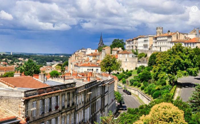 Maison De Au Coeur D'angouleme- 2 Chambres-wifi- Cosy - Ideal De 1 A 6 Personnes - Conciergerie J&n Angoulême